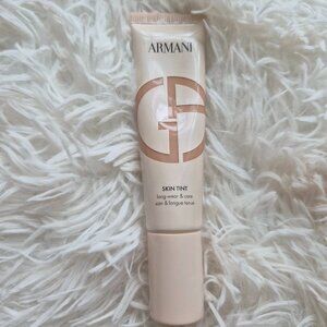 Giorgio Armani Skin Tint shade Light 4